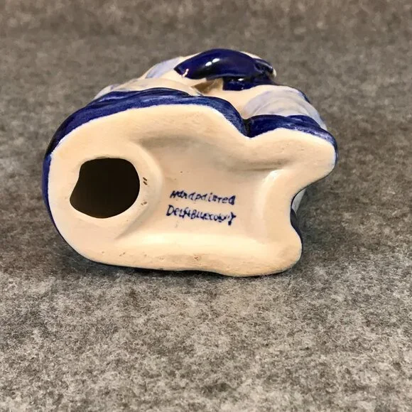 Delft Blue Hand Painted Pottery Hugging Couple Figurine - Picture 6 of 6